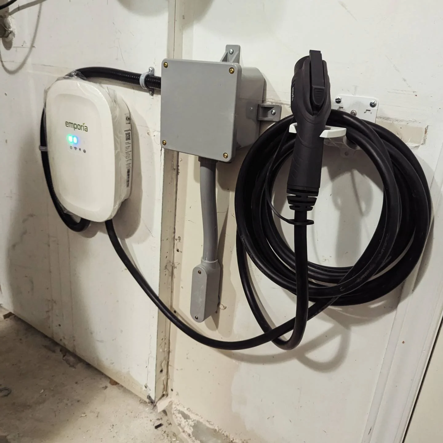 Thinking of getting an electric car? 🚗

There are a few electrical considerations to think about to make sure you're all set up for an EV charger.

Lmk if you want to chat! Here's a charger I installed last week in Collingwood.⚡