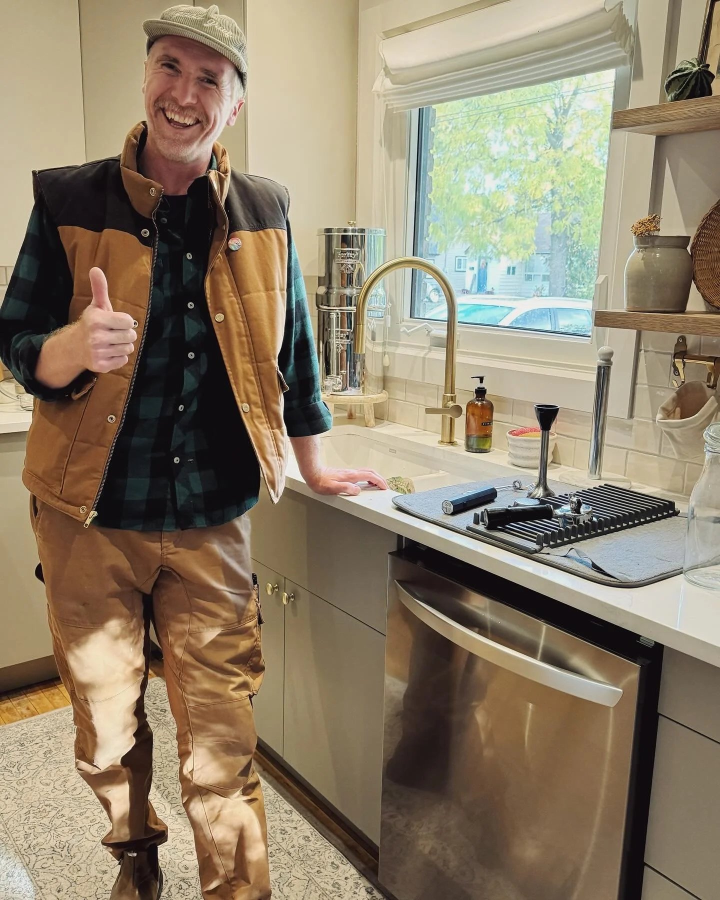 Doing my part to keep your dishes clean 💫🫧

Had a great time installing a new dishwasher for @aysiagt @jeffthomps ⚡️