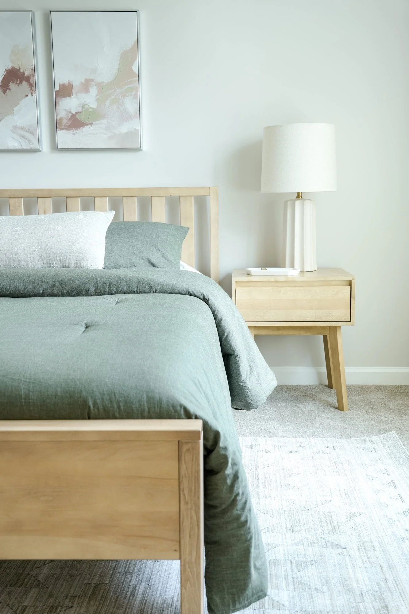 2024-08_Modern-Blonde-Bedroom-&-Fall-Dining-Deanna-Day-2-6923.jpg
