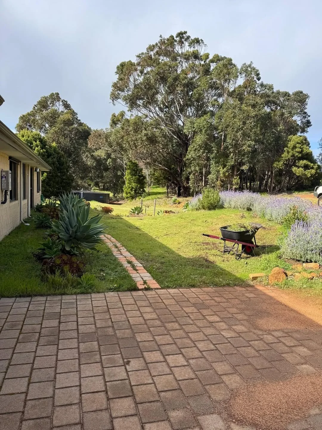 Garden maintenance and lawn mowing service in Margaret River, Western Australia