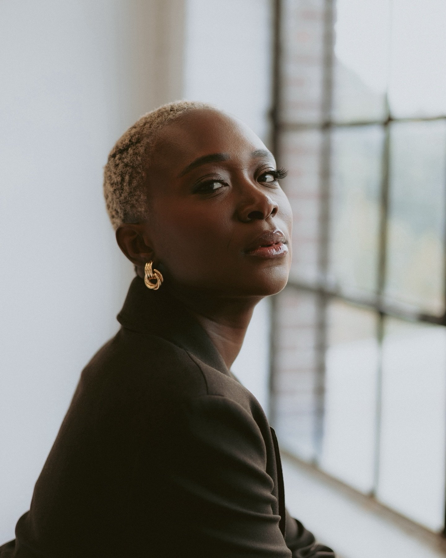 Juste au cas o&ugrave; tu aurais besoin d&rsquo;une vague de chaleur en cette froide journ&eacute;e d&rsquo;hiver ~

📷 @sabrinafleuryleclerc 

@le_studio257 
@fitbymissbee 

#mtlphotographer #studiophoto #portraiture #portraitphotography @unscripted