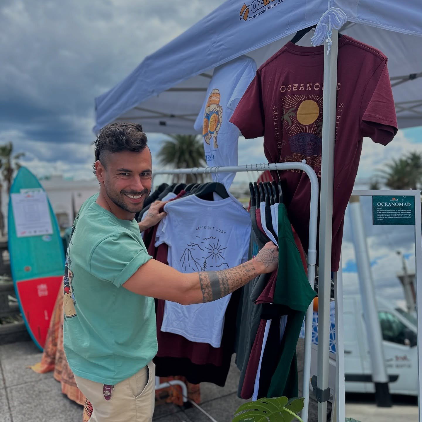Smiles, sunshine, and good vibes only at the @esplanademarket in St Kilda🌞 Davide holding down the Oceanomad stall &mdash; spreading the love for the ocean, adventure, and sustainable style 🌊💙 

If you missed us at the market, don&rsquo;t worry! Y