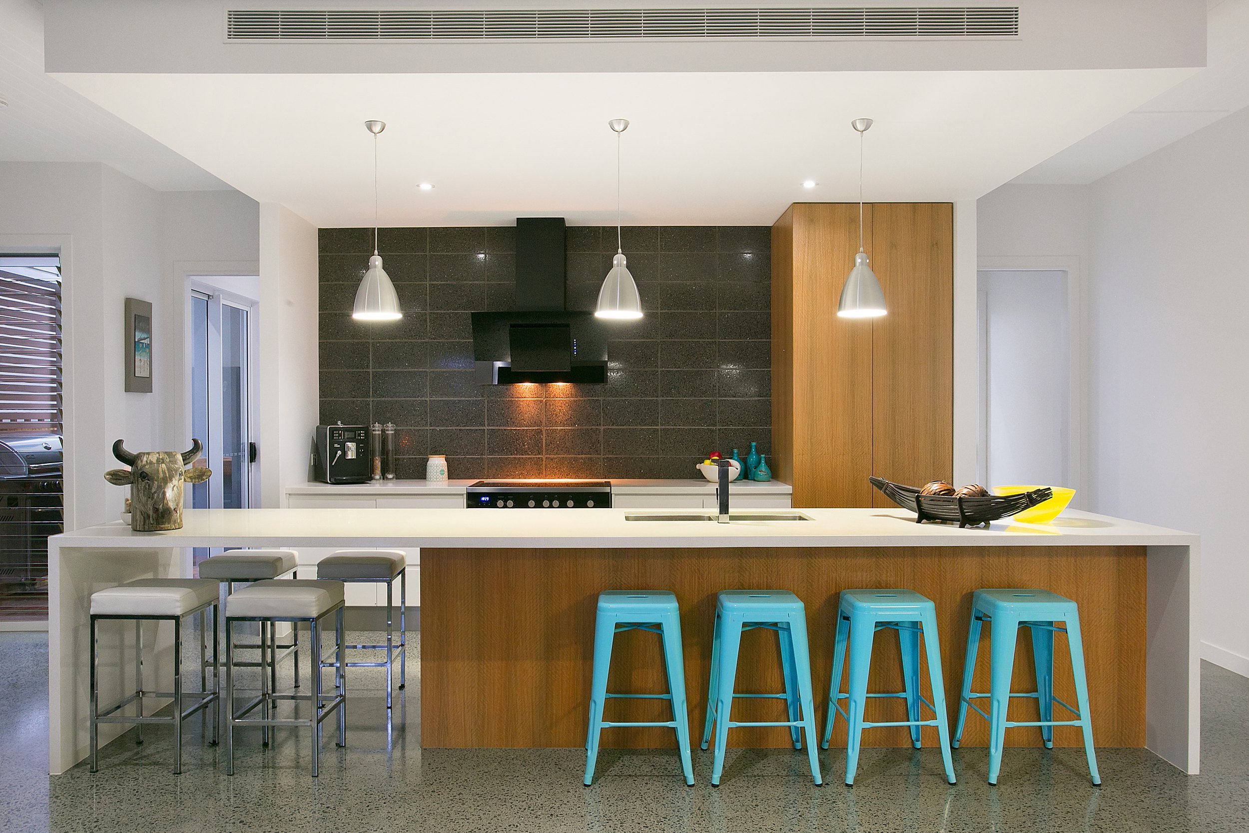 sunbrite-avenue-house-mermaid-beach-10-kitchen-jamie-gordon-architect.jpg