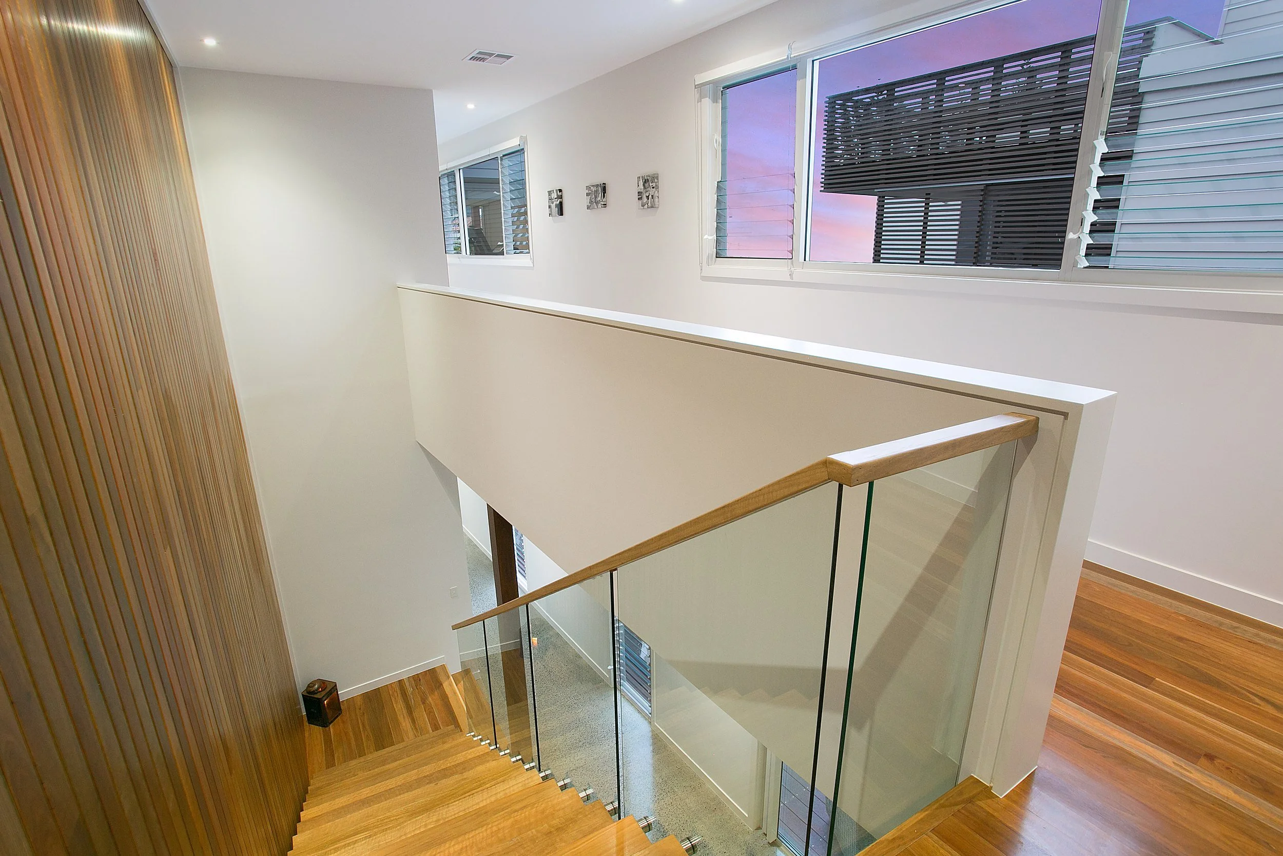 sunbrite-avenue-house-mermaid-beach-14-stair-void-jamie-gordon-architect.jpg