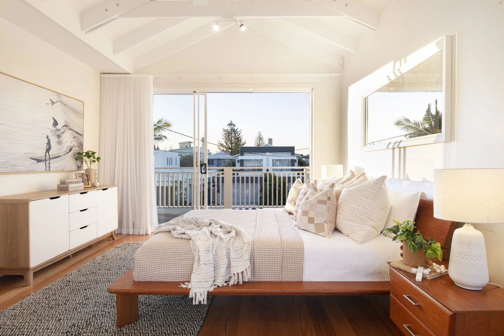 arthur-street-house-b-mermaid-beach-master-bedroom-jamie-gordon-architect.jpg