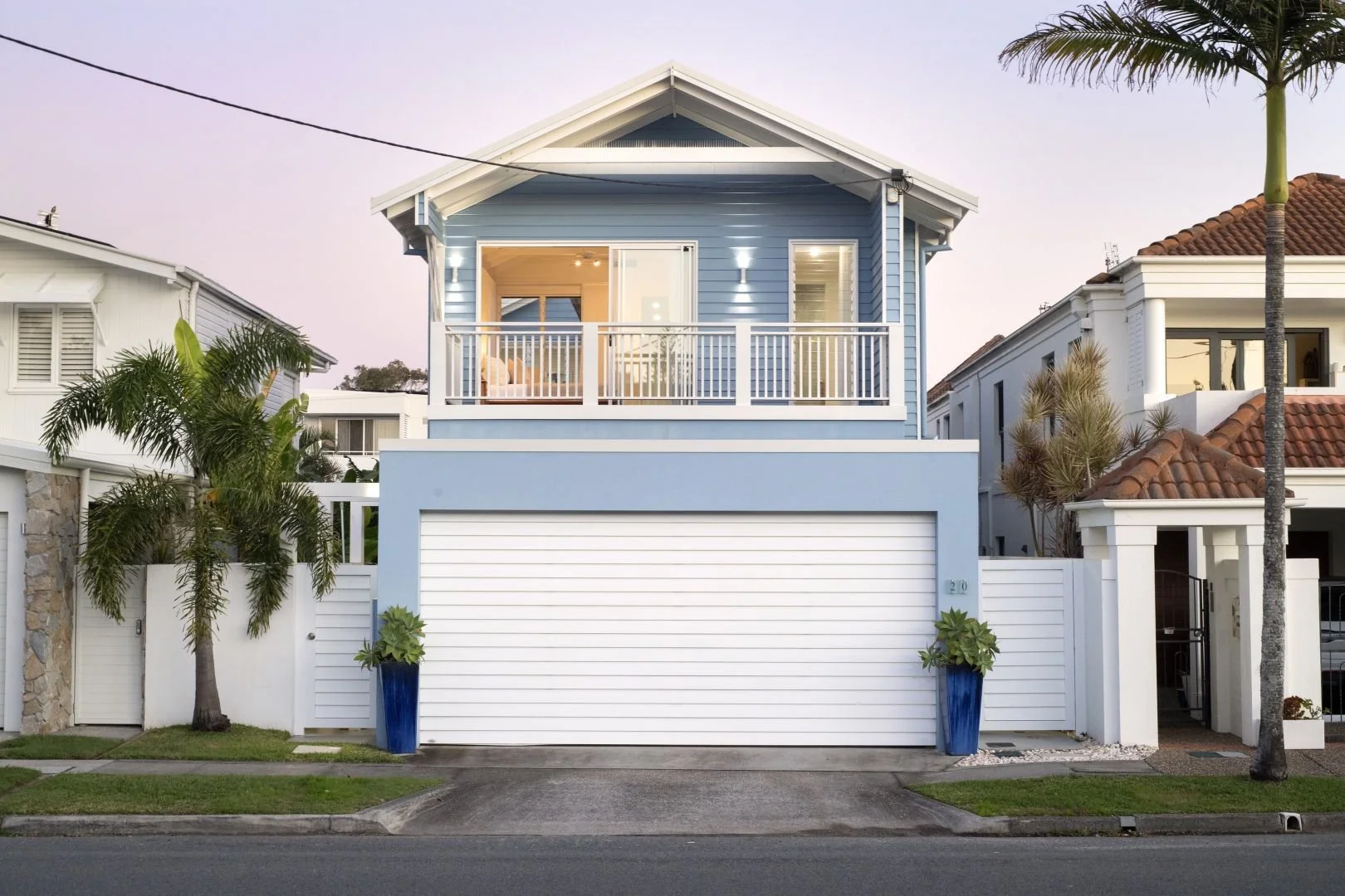 arthur-street-house-b-mermaid-beach-street-frontage-jamie-gordon-architect.jpg