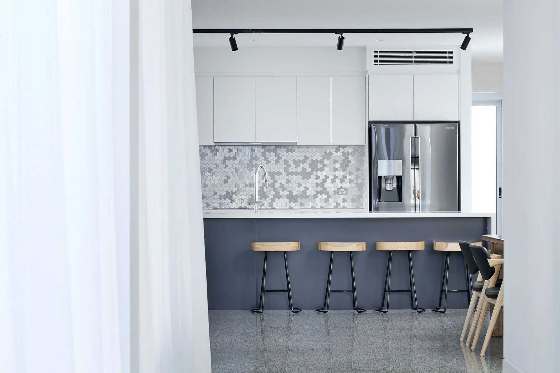 arthur-street-house-mermaid-beach-queensland-kitchen-jamie-gordon-architect.jpg