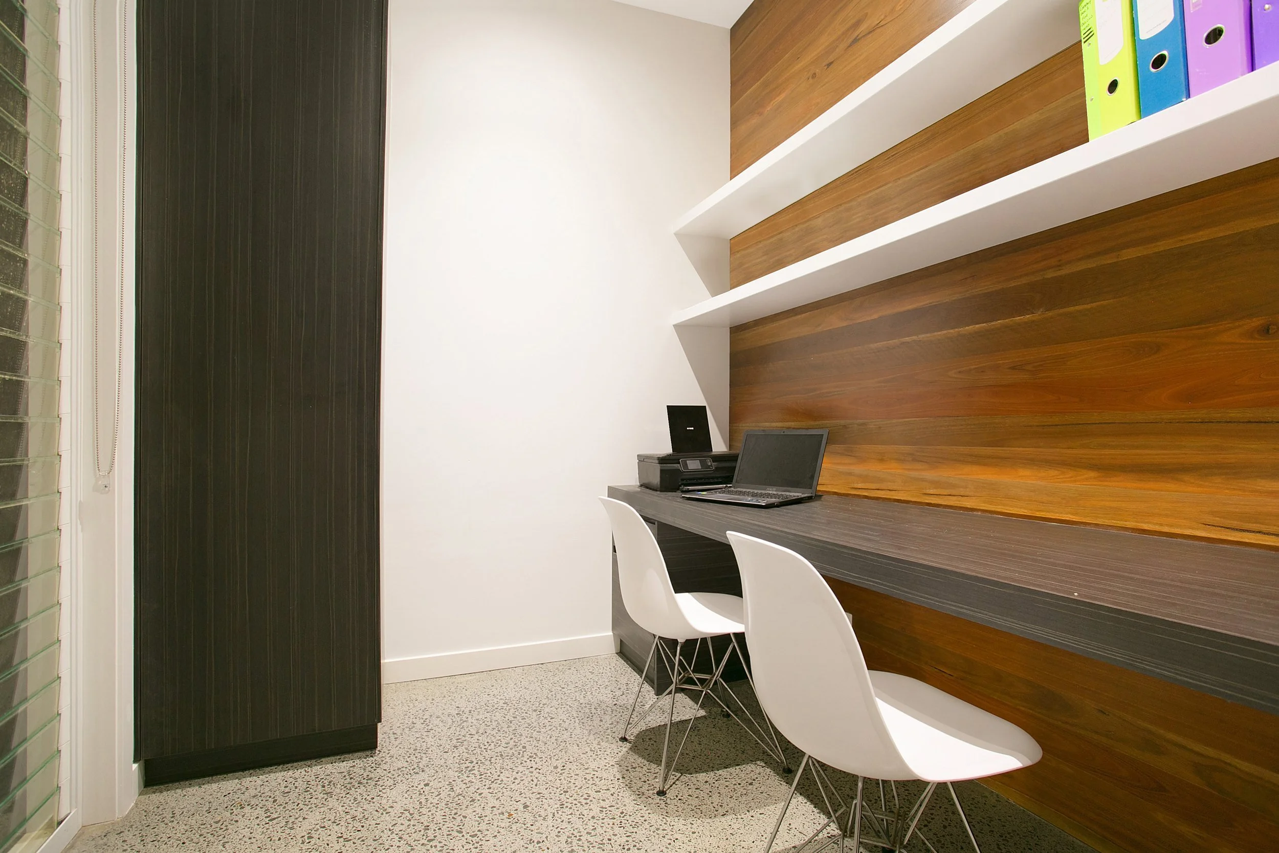 sunbrite-avenue-house-mermaid-beach-21-study-jamie-gordon-architect.jpg