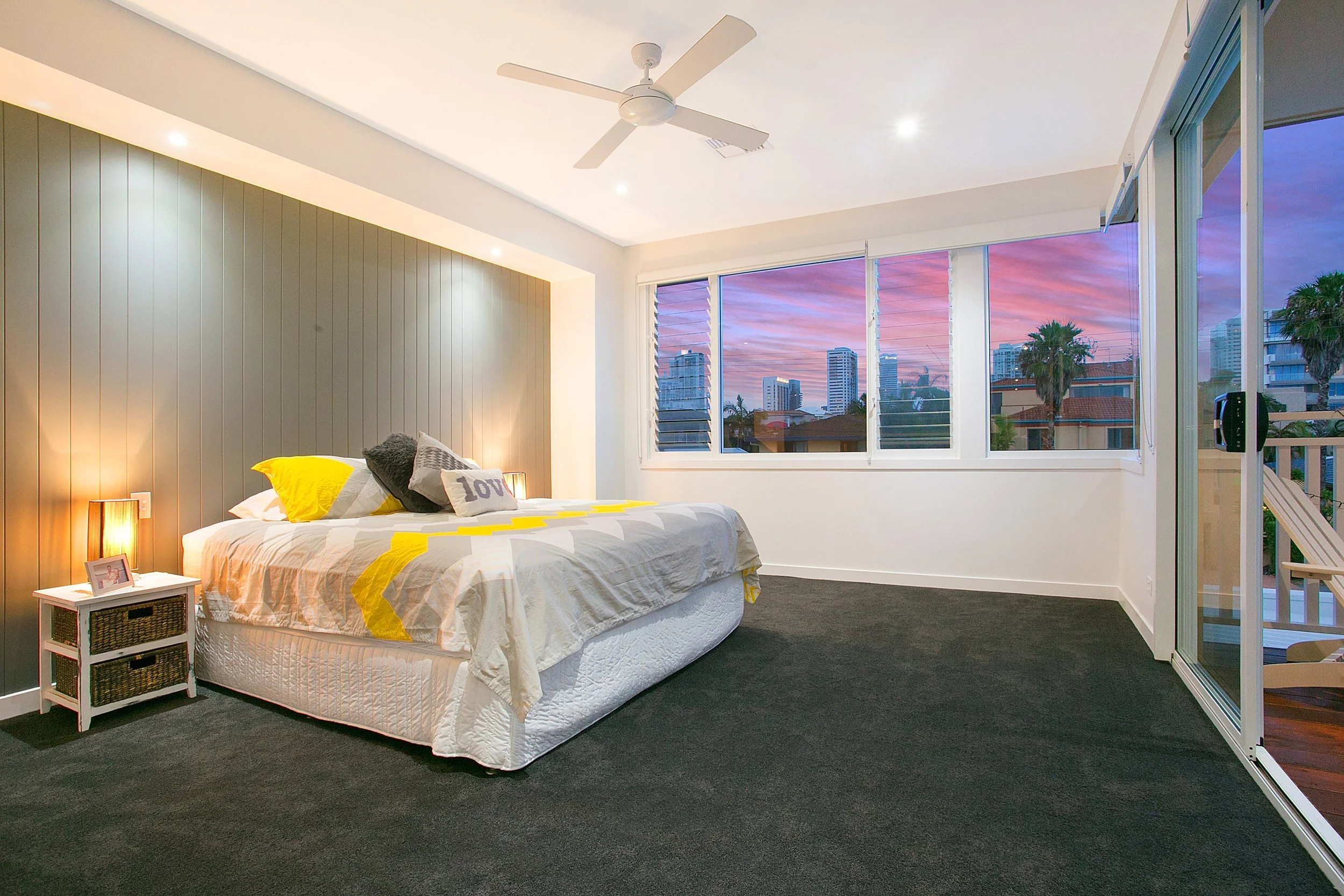 sunbrite-avenue-house-mermaid-beach-17-main-bedroom-jamie-gordon-architect.jpg