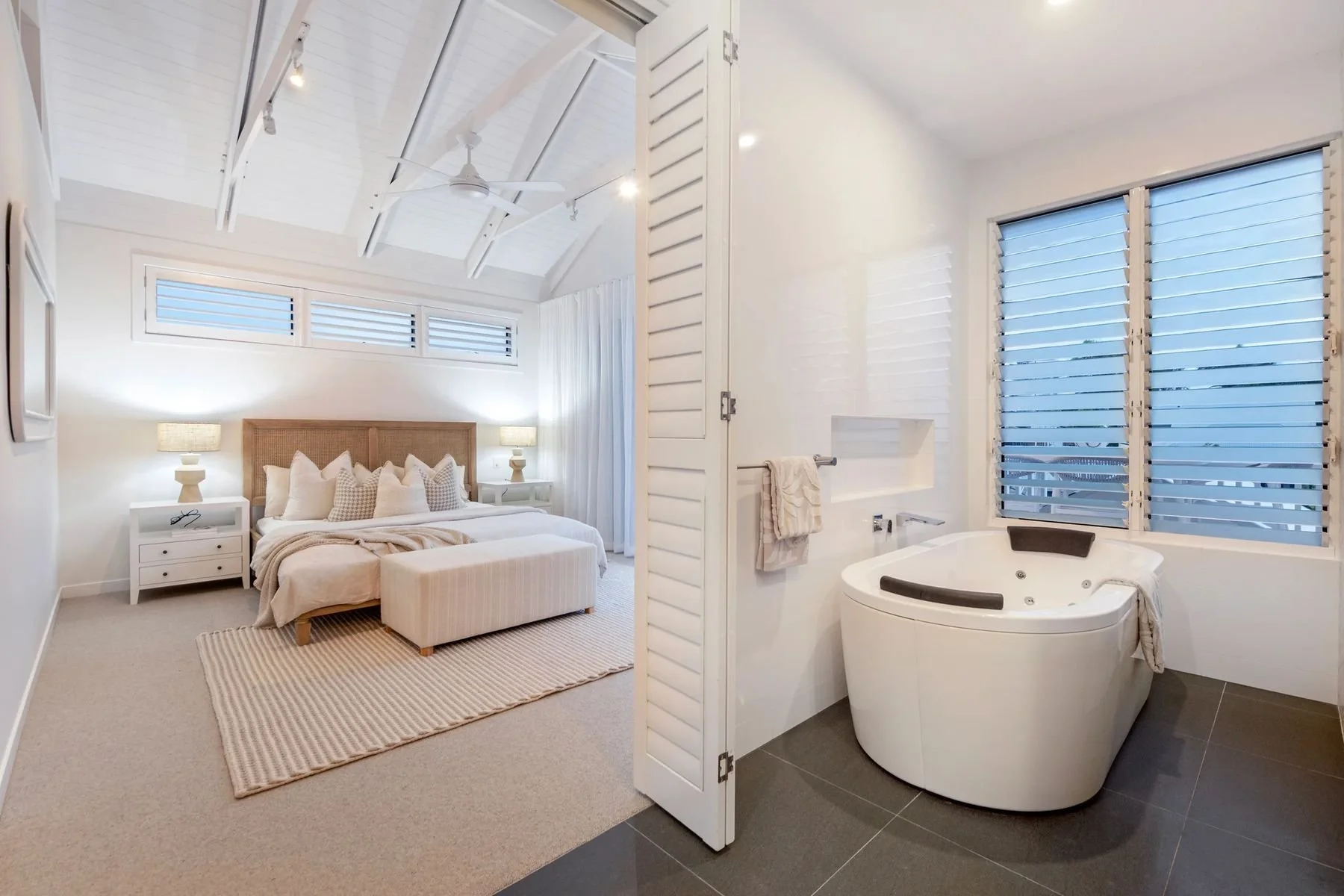 seagull-avenue-house-mermaid-beach-ensuite-jamie-gordon-architect.jpg