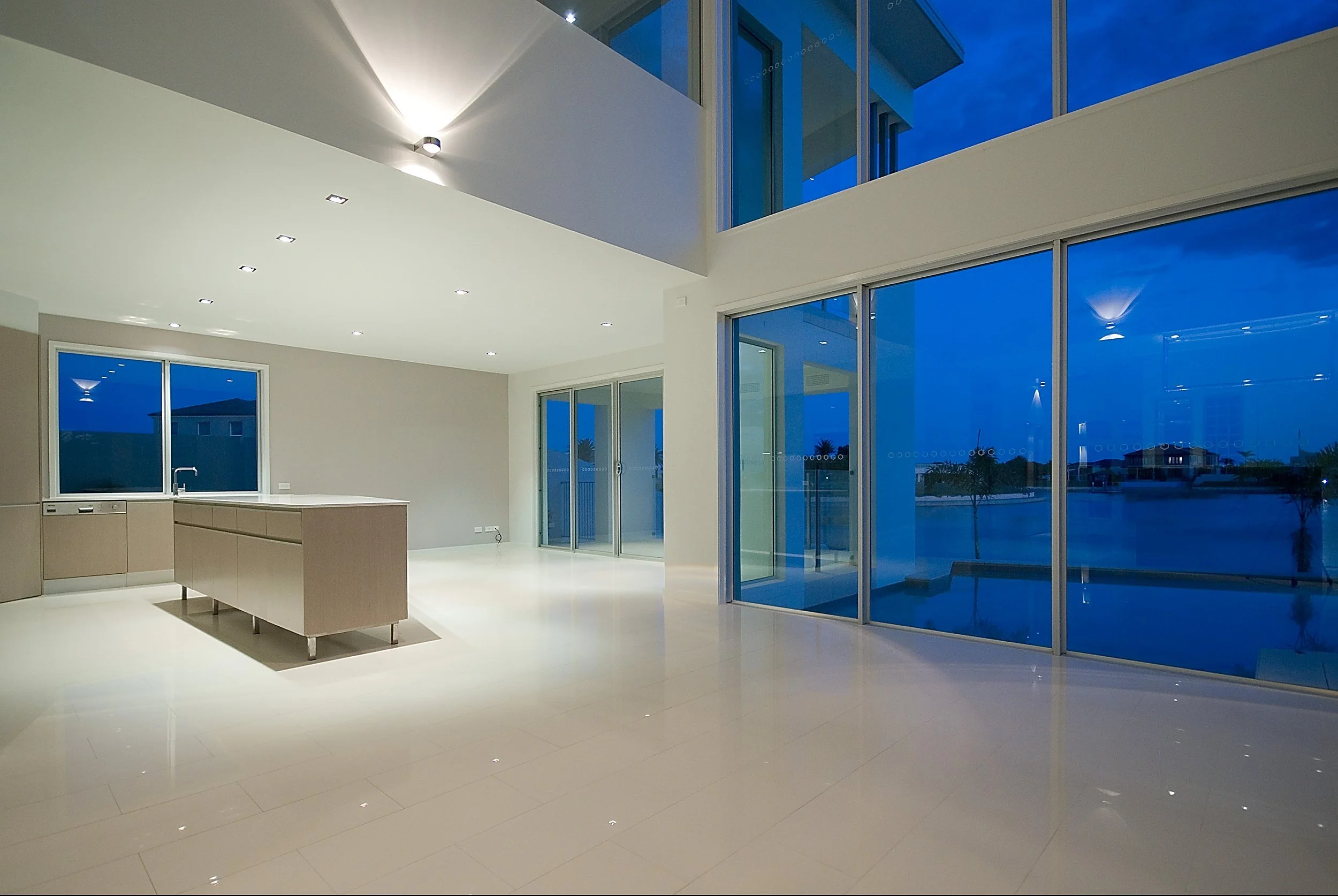 hampton-court-house-sovereign-island-11-living-room-and-canal-view-jamie-gordon-architect.jpg