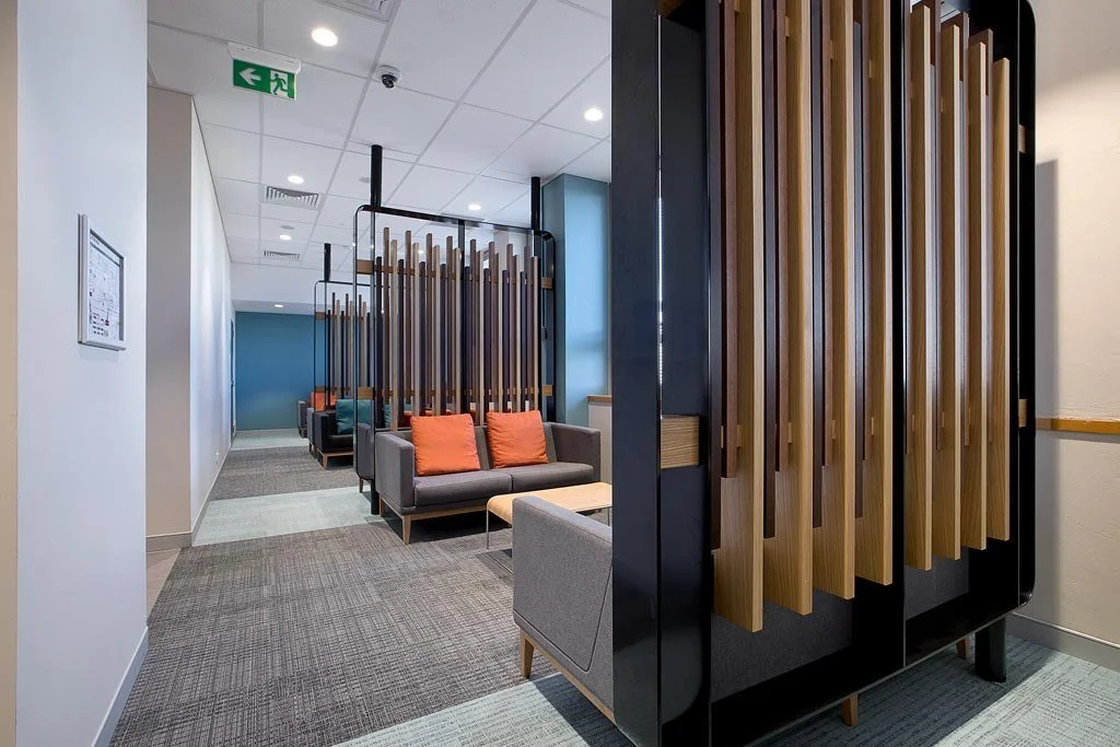 southport-courthouse-dv-safe-area-gold-coast-01-safe-waiting-area-and-timber-screens-jamie-gordon-architect.jpg