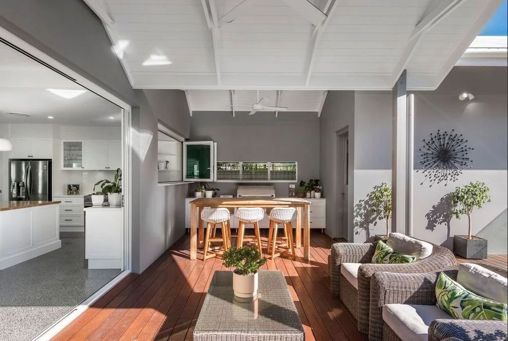 tamborine-street-house-mermaid-beach-outdoor-living-jamie-gordon-architect.jpg
