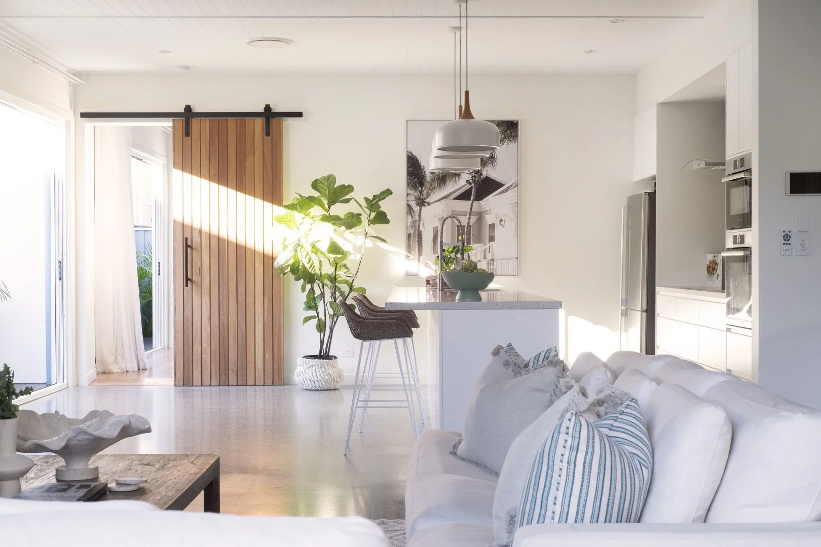 arthur-street-house-b-mermaid-beach-kitchen-jamie-gordon-architect.jpg