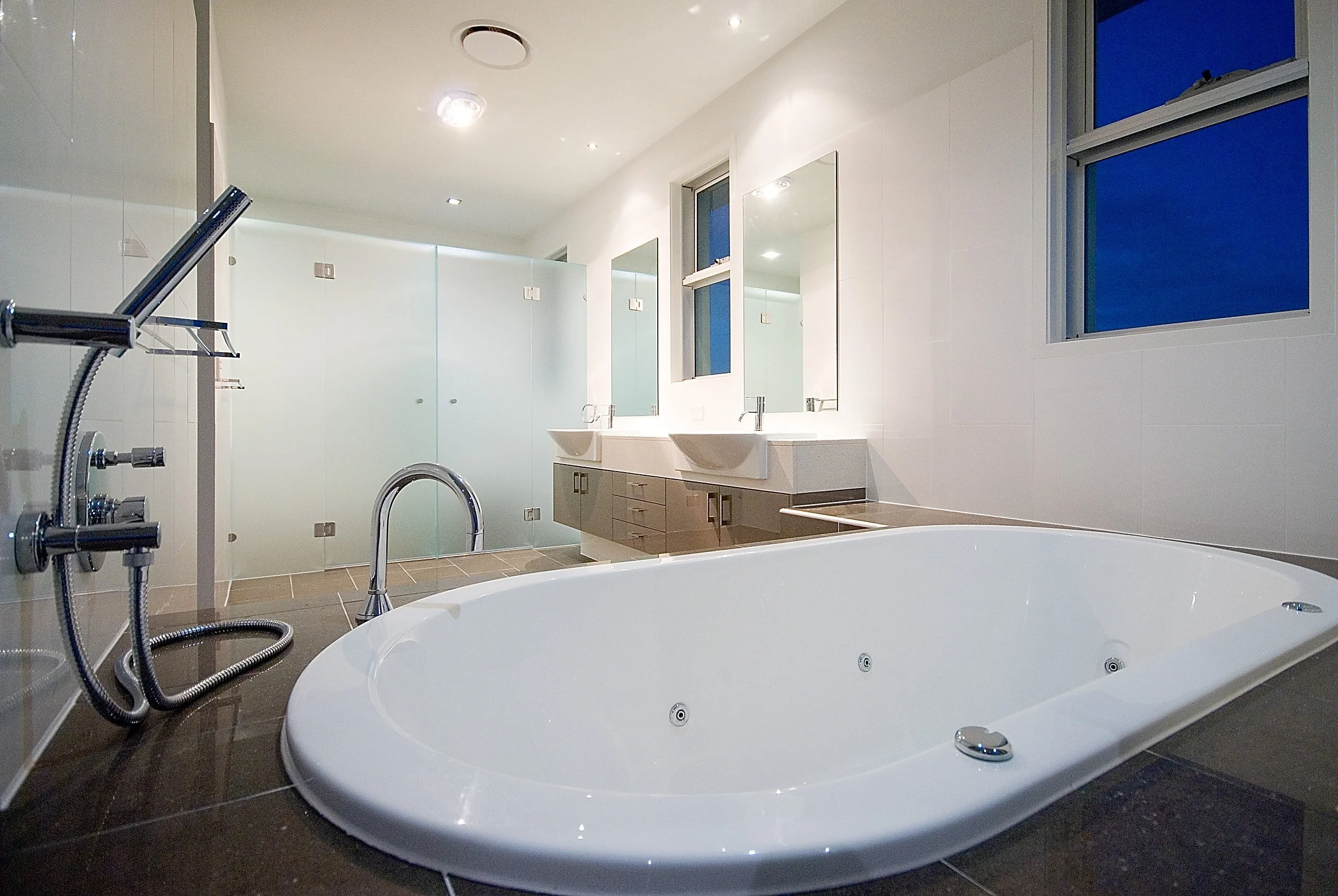 hampton-court-house-sovereign-island-20-ensuite-bath-jamie-gordon-architect.jpg