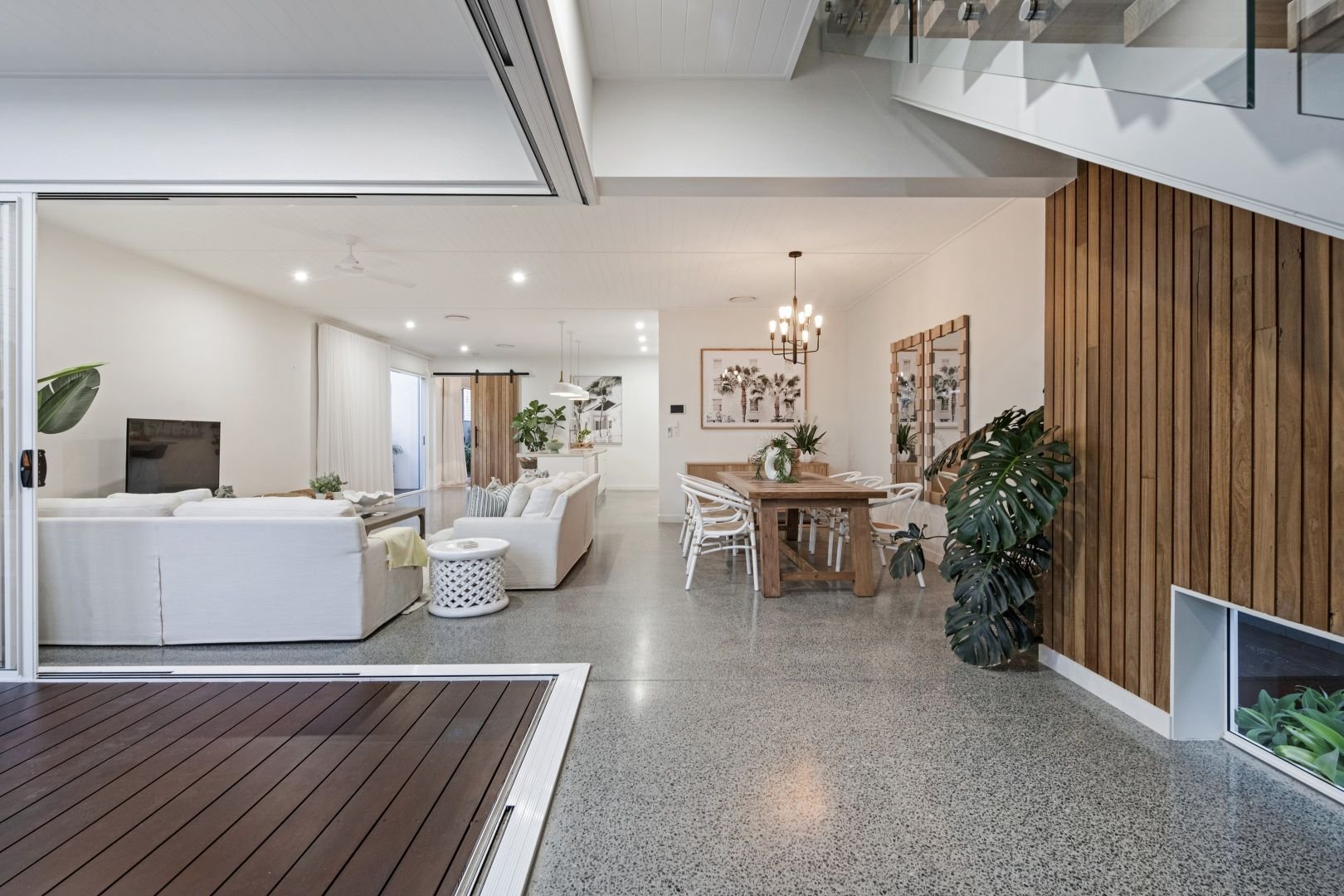 arthur-street-house-b-mermaid-beach-dining-jamie-gordon-architect.jpg