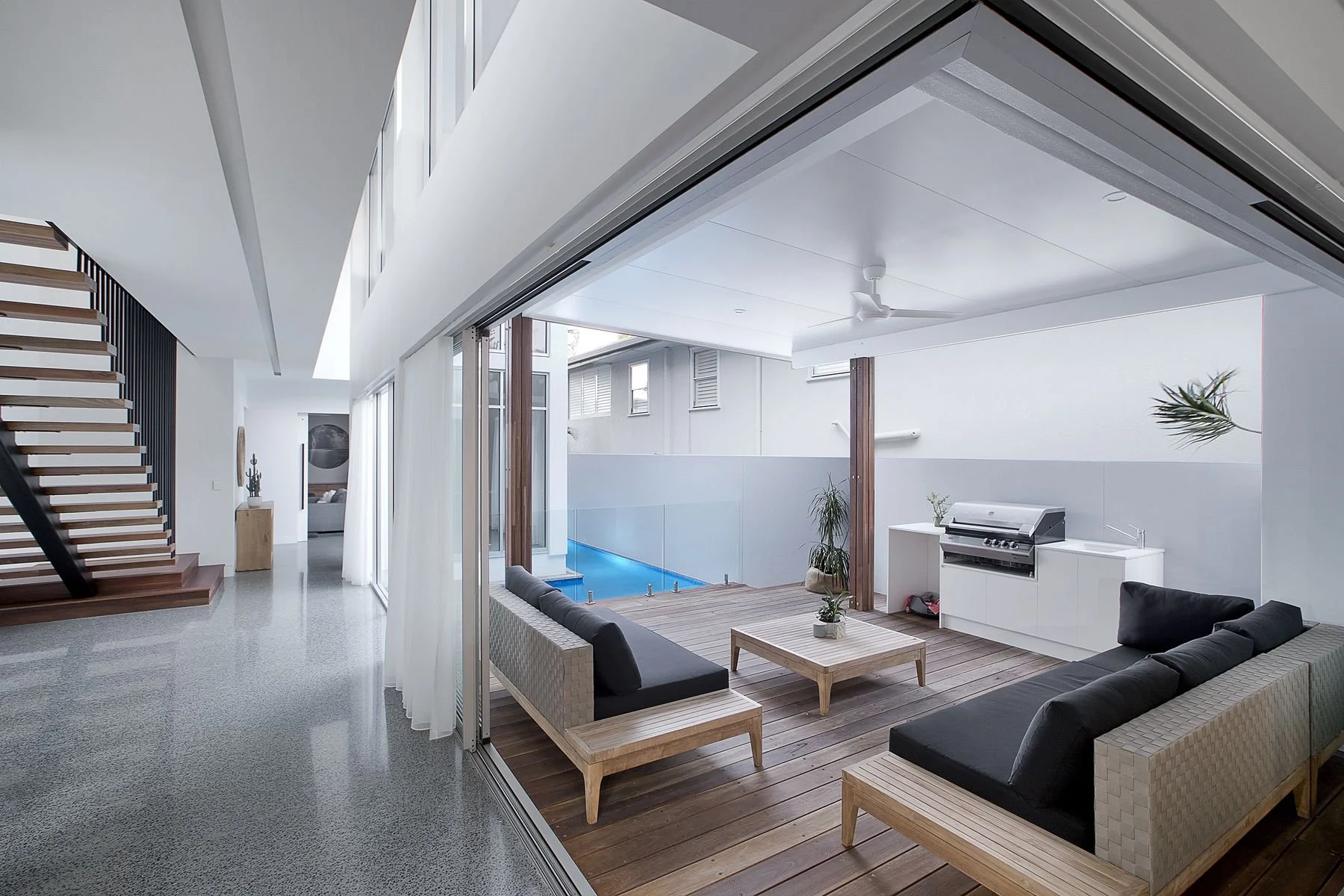 arthur-street-house-mermaid-beach-queensland-jamie-gordon-architect-10.jpg
