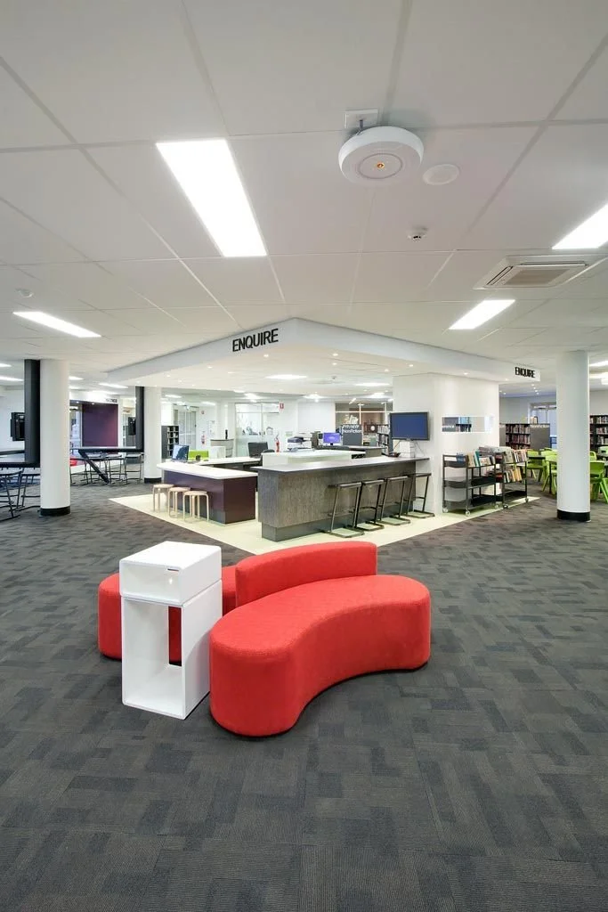 somerset-college-kip-building-gold-coast-library-service-desk-jamie-gordon-architect.jpg