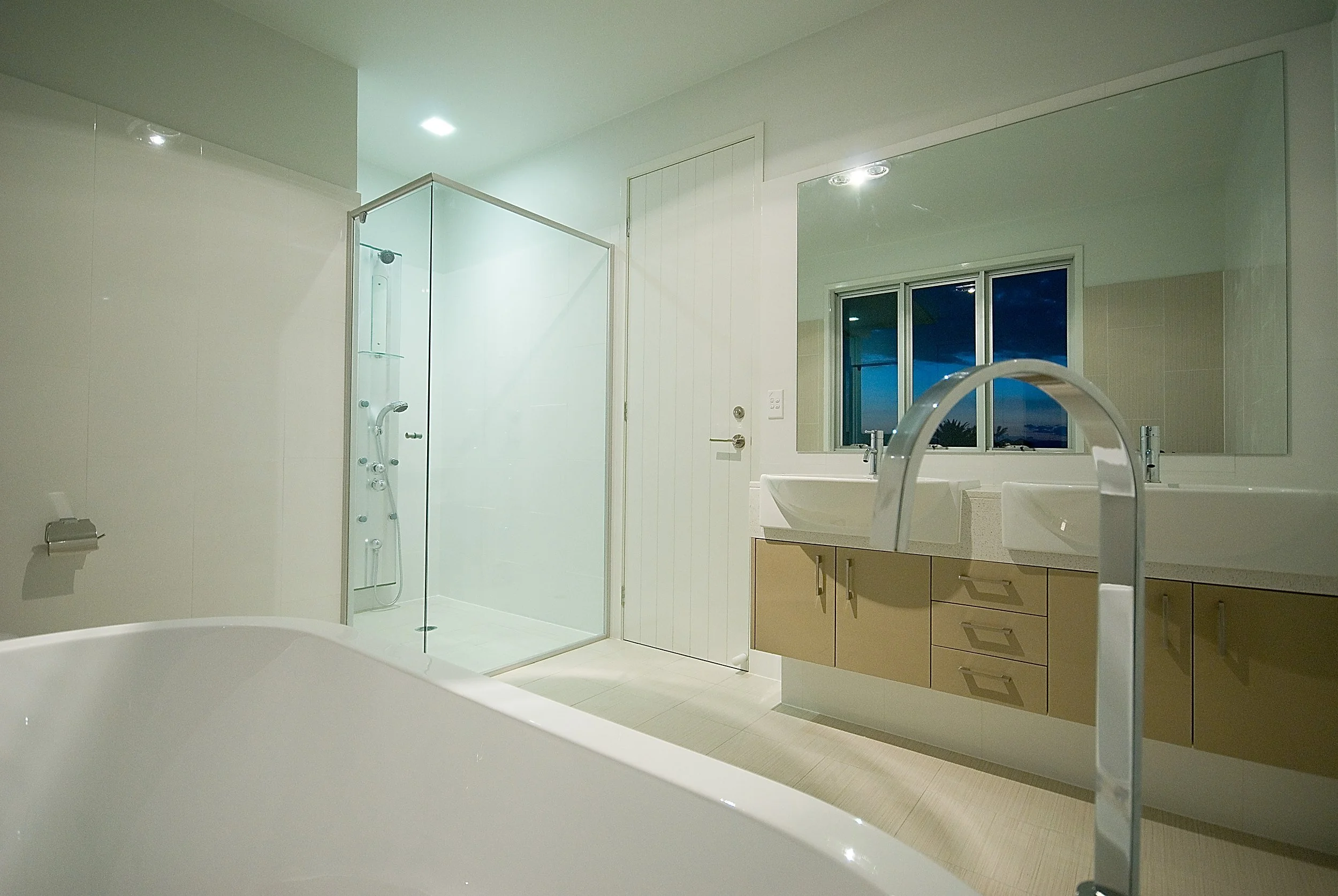hampton-court-house-sovereign-island-22-bathroom-jamie-gordon-architect.jpg