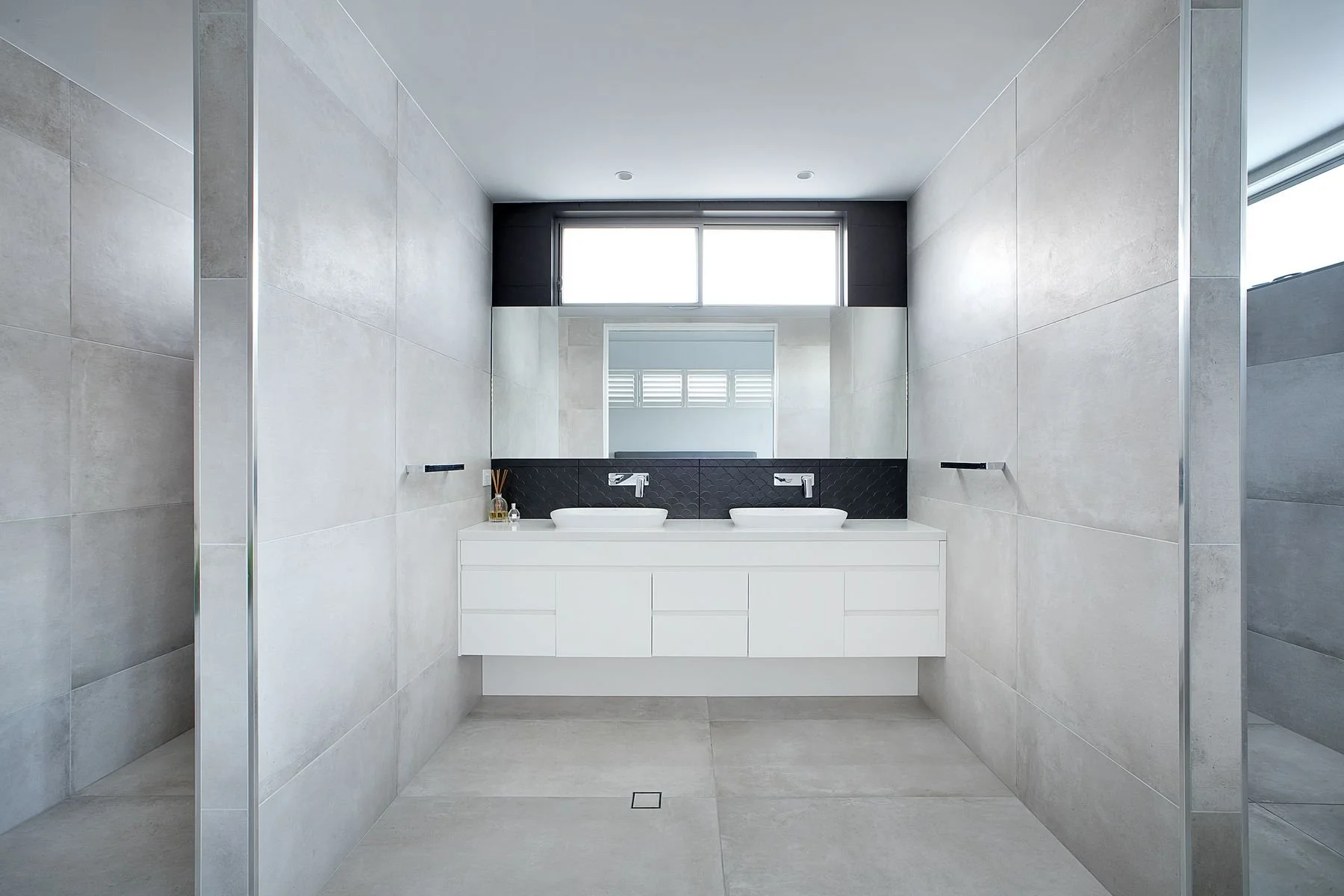 arthur-street-house-mermaid-beach-queensland-bathroom-jamie-gordon-architect.jpg