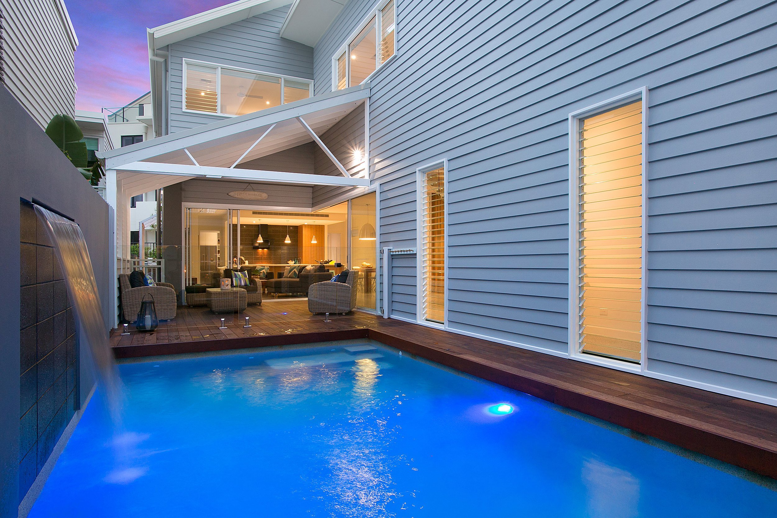 sunbrite-avenue-house-mermaid-beach-03-pool-and-outdoor-living-jamie-gordon-architect.jpg