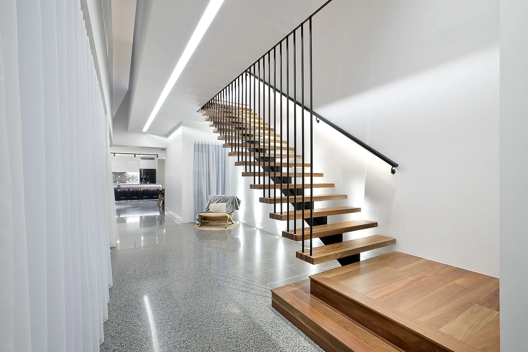 arthur-street-house-mermaid-beach-queensland-main-stair-jamie-gordon-architect.jpg