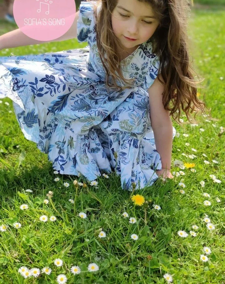 with flutter sleeves , this is a beautiful dress, I'm in love @peonypatterns