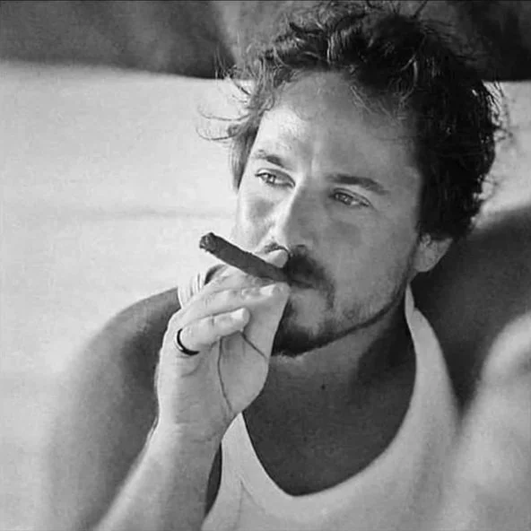 Photographing as One Who Stays.     A Conversation with Alex Almeida