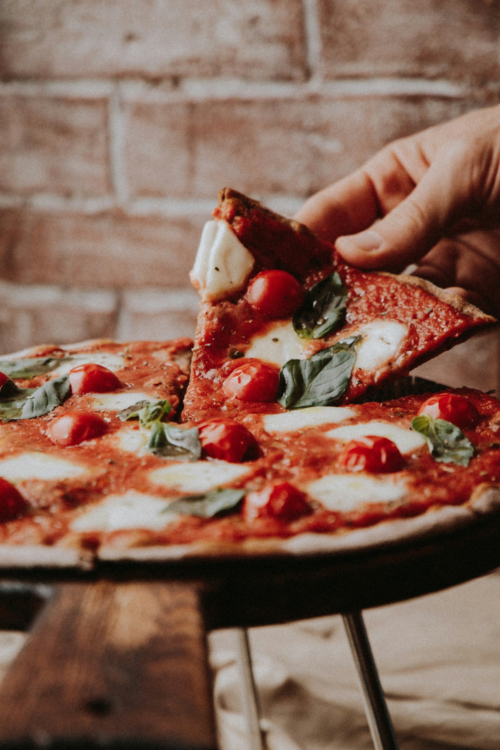 🍕Thursday Pizza Night at Shell Bar
