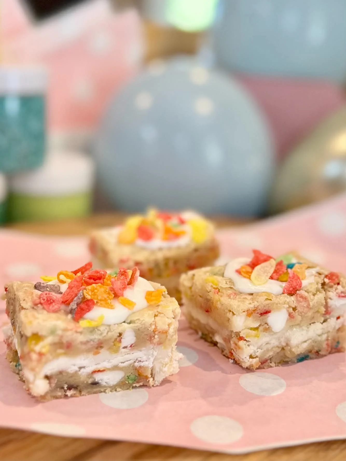 Cereal Milk Blondie (Fruity Pebbles)