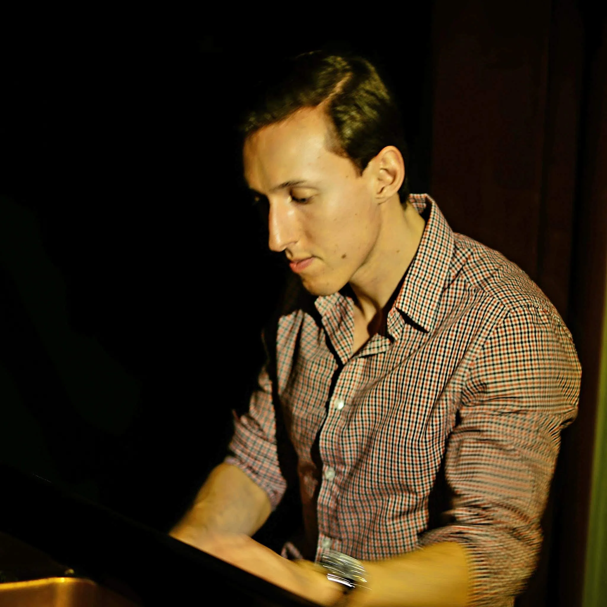 An image of Alexander Kostritsa, a concert pianist and piano instructor offering piano lessons in Chagrin Falls, Ohio