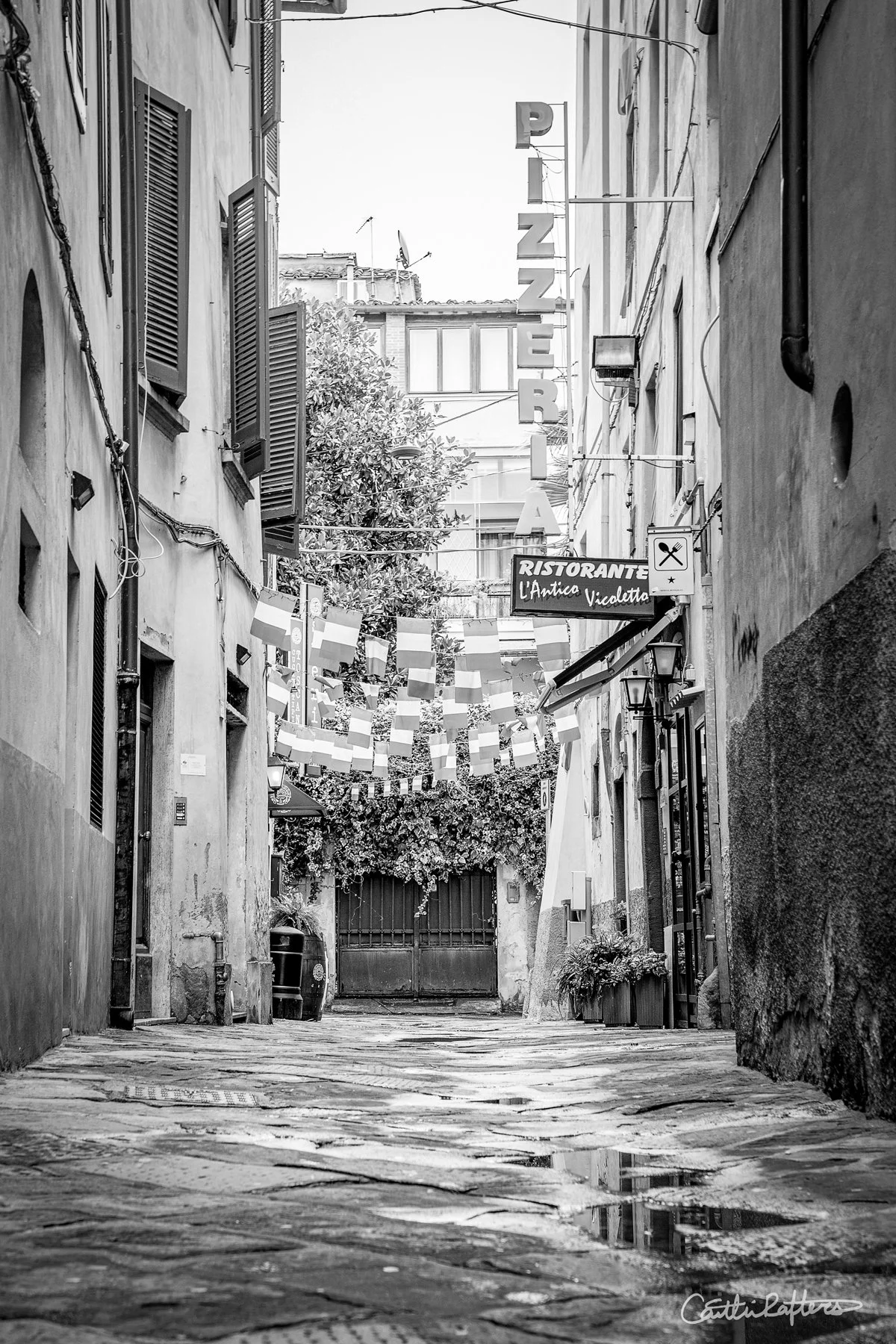 Alley to Italy_BW.jpg