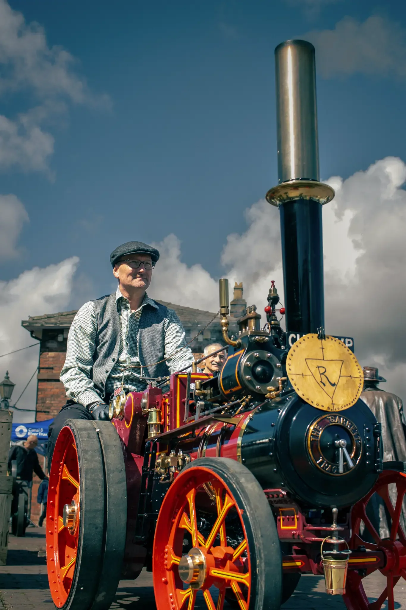 mini-steam-train-steampunk-weekender-ellesmere-port-cheshire.webp