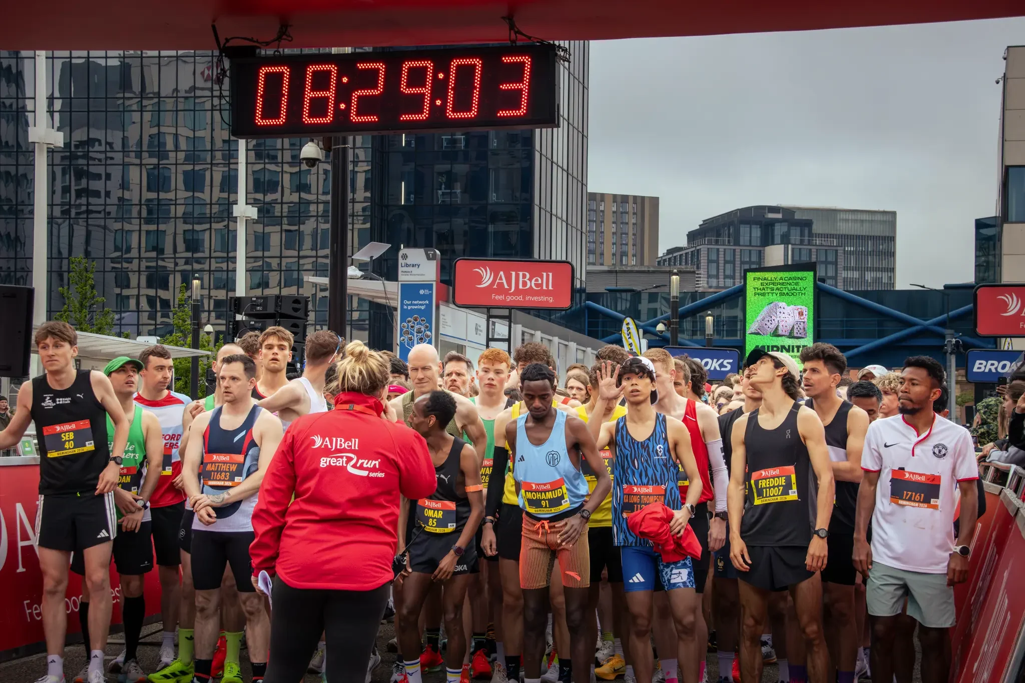 half-marathon-runners-start-line-great-birmingham-run-birmingham.webp