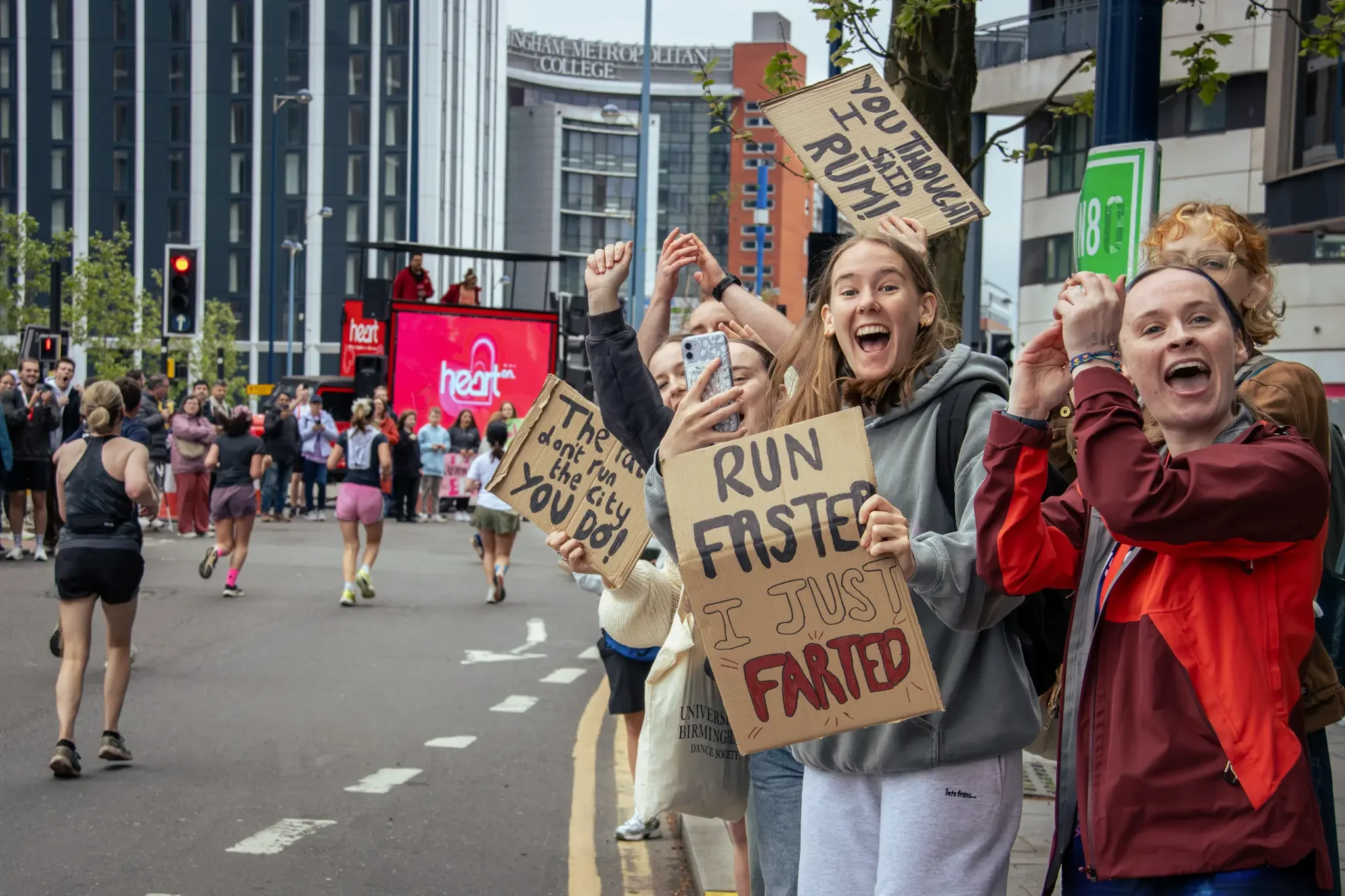 half-marathon-cheering-crowd-great-birmingham-run-birmingham.webp
