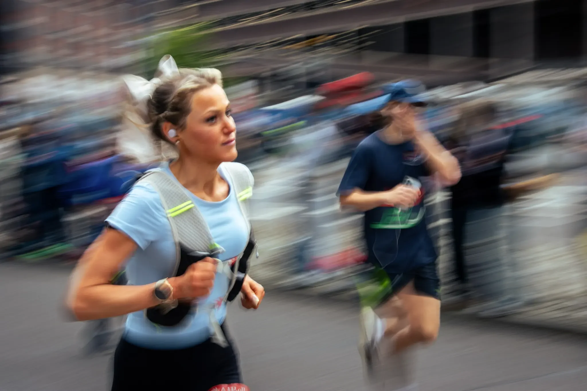 half-marathon-runner-panning-shot-great-birmingham-run-birmingham.webp