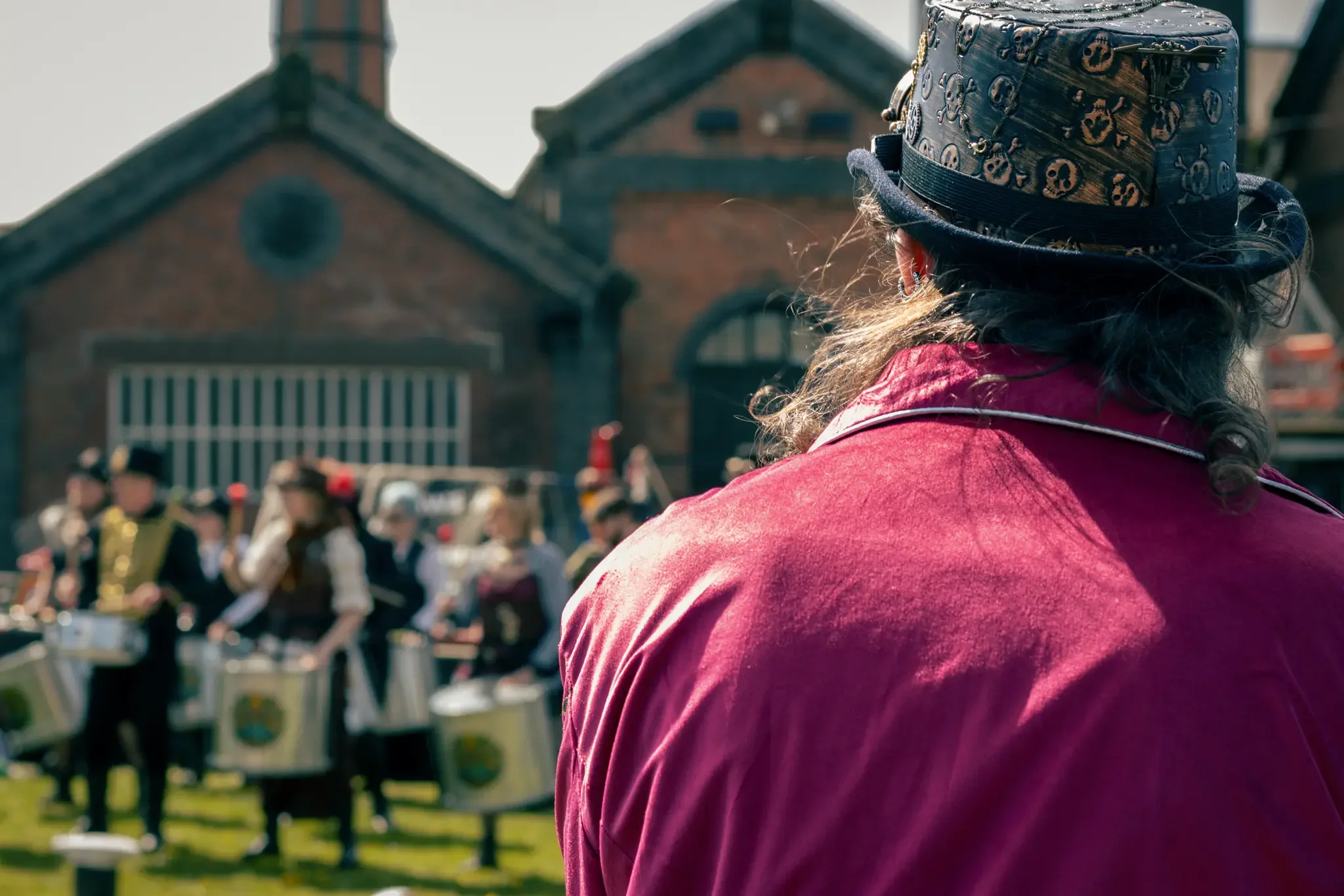 drummers-man-in-red-coat-steampunk-weekender-ellesmere-port-cheshire.webp