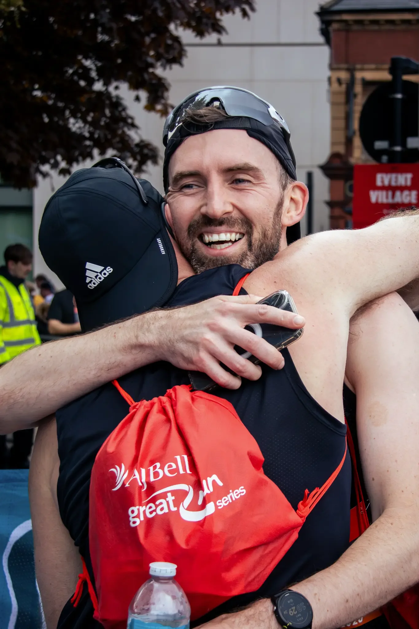 half-marathon-runner-hug-great-birmingham-run-birmingham.webp
