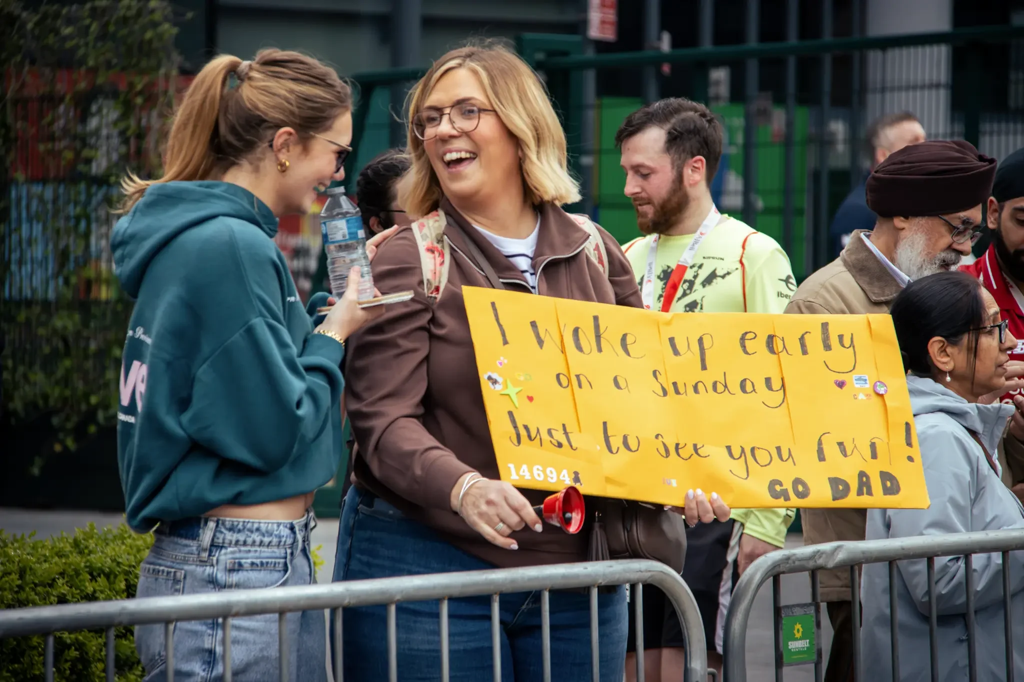 half-marathon-crowd-sign-great-birmingham-run-birmingham.webp