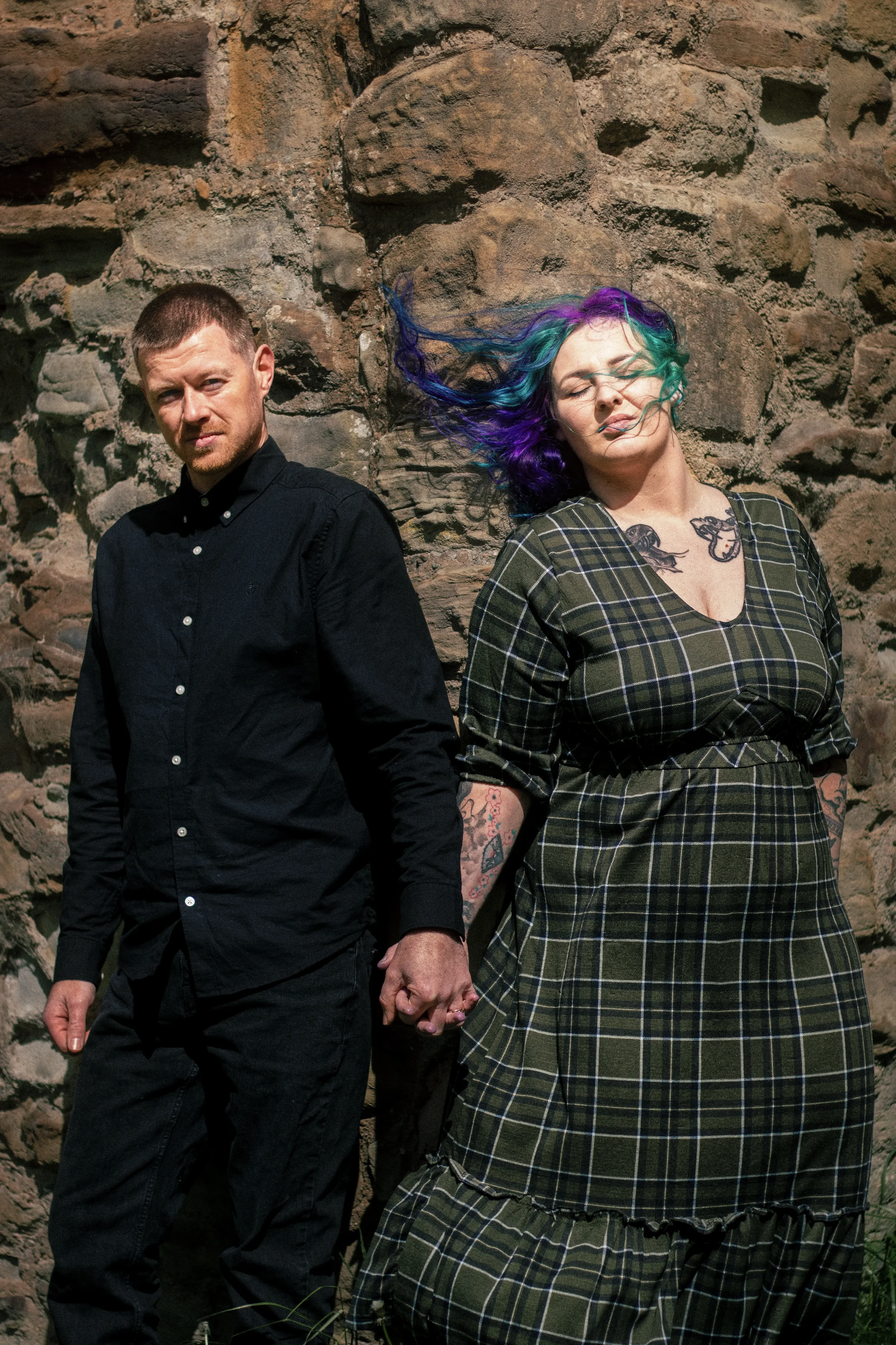 alternative-romantasy-holding-hands-at-corner-of-castle-ruins-ewloe-castle-ewloe-north-wales-close-up.webp