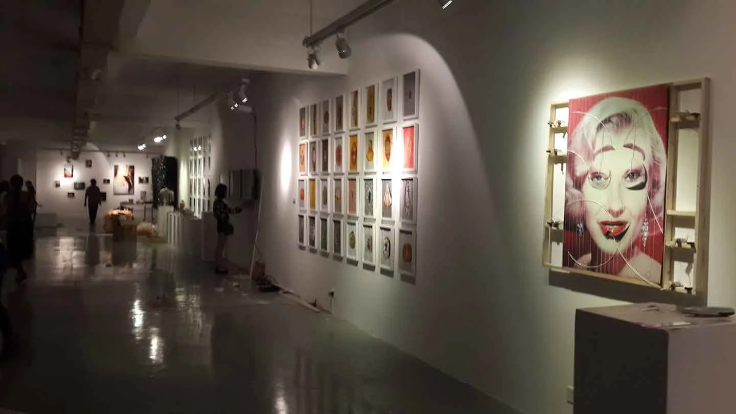 Mechanical deconstruction of Marilyn Monroe’s portrait into digital-style grids, a conceptual project mentored by Le Xi (奚乐) exploring media influence