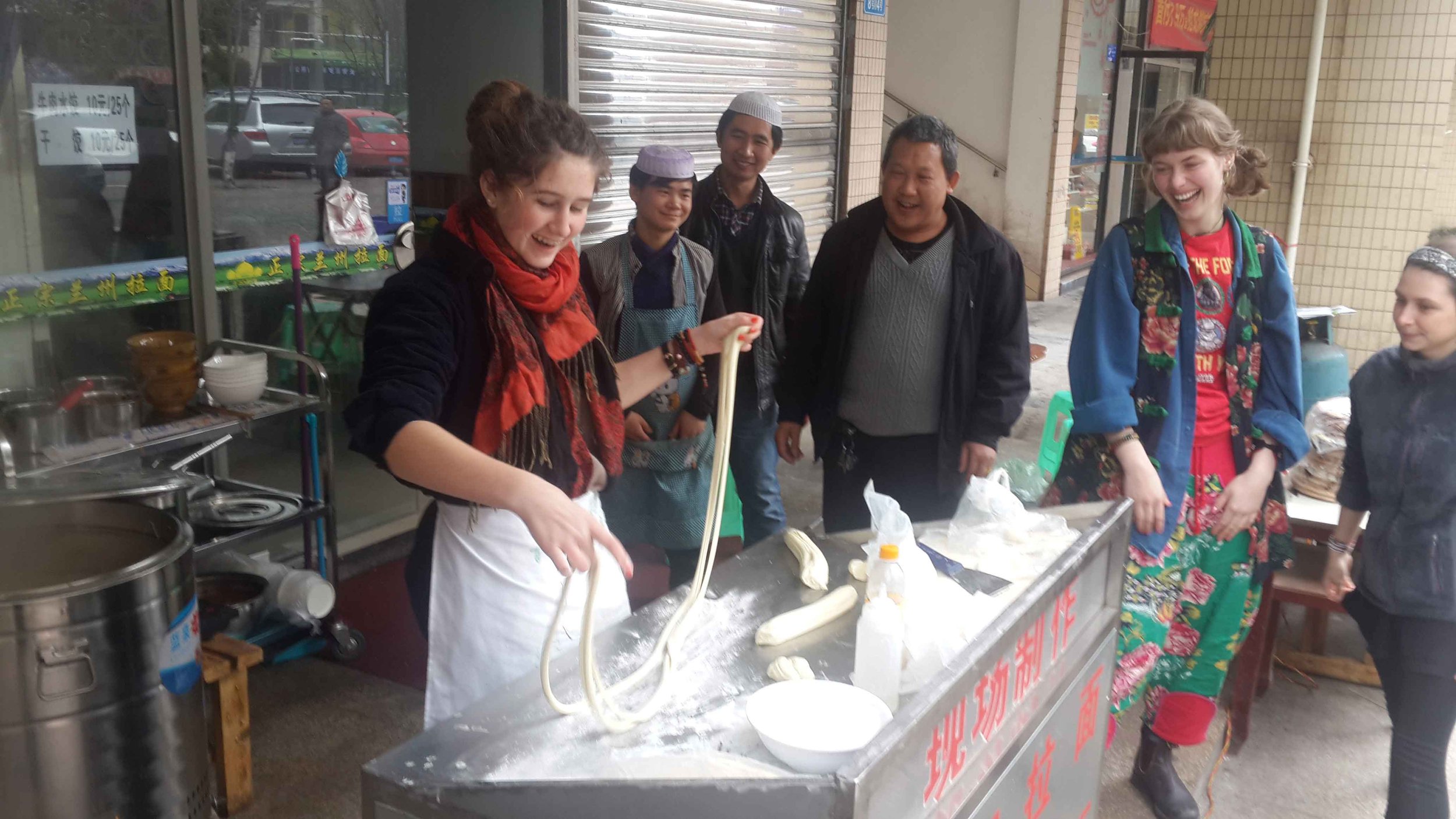 Putney School students learning the traditional art of noodle pulling in Chongqing, a hands-on social practice organized by Le Xi (奚乐).