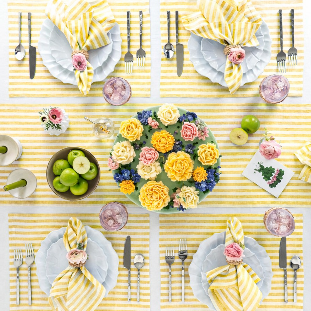 Floral+cupcake+table+setting+with+apples.png