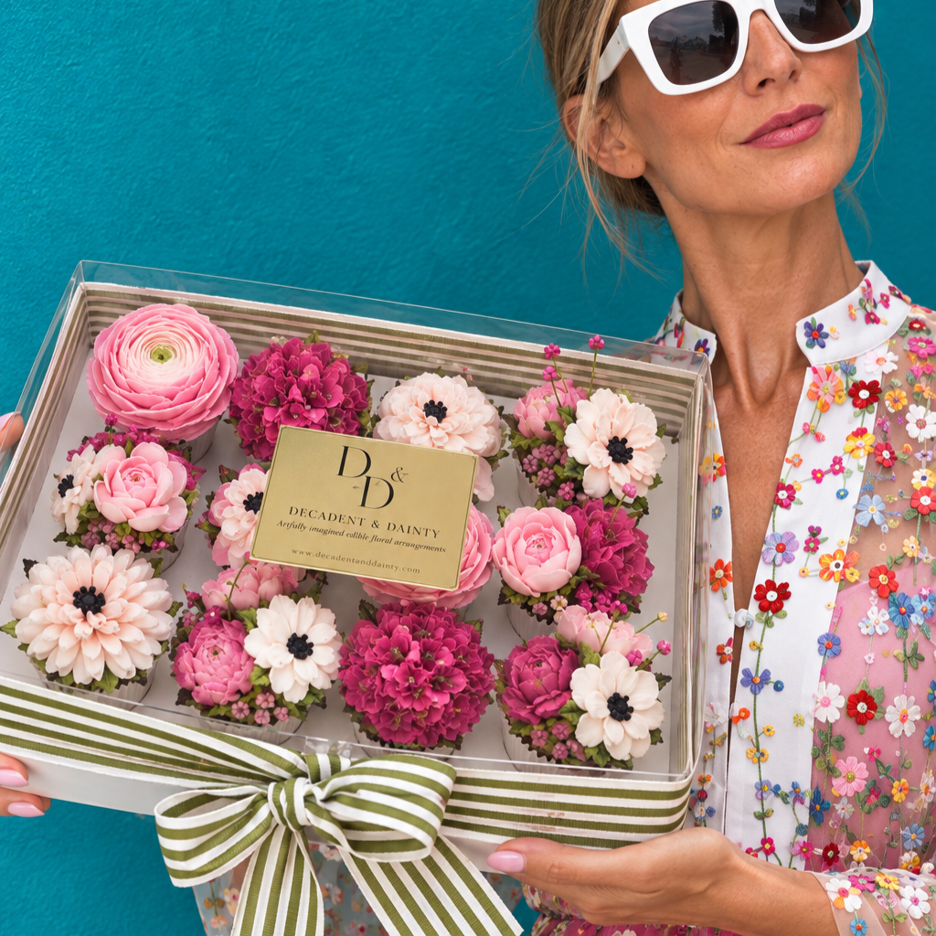 Floral+Cupcakes+in+Turquoise+Elegance.png
