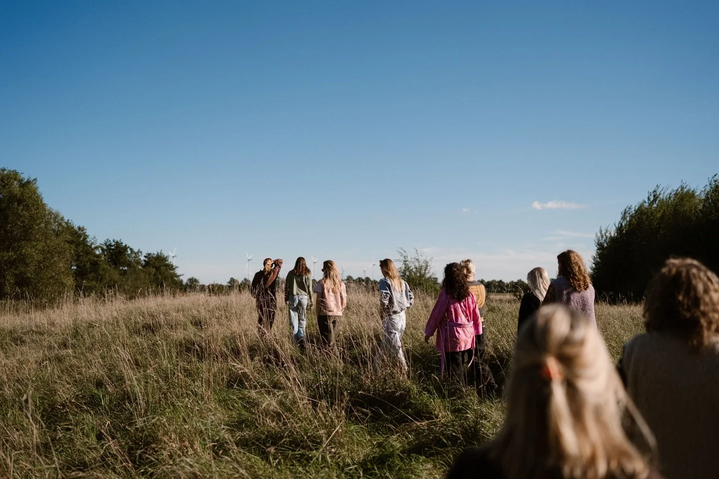 ✨ Terugkijken op een prachtig retreat van @kimvdveer ✨

Het was zo bijzonder om dit retreat vast te leggen: de emoties, verbinding, licht, de kleine details die het zo uniek maakten. Dit zijn de momenten waar ik als fotograaf &eacute;cht van geniet.
