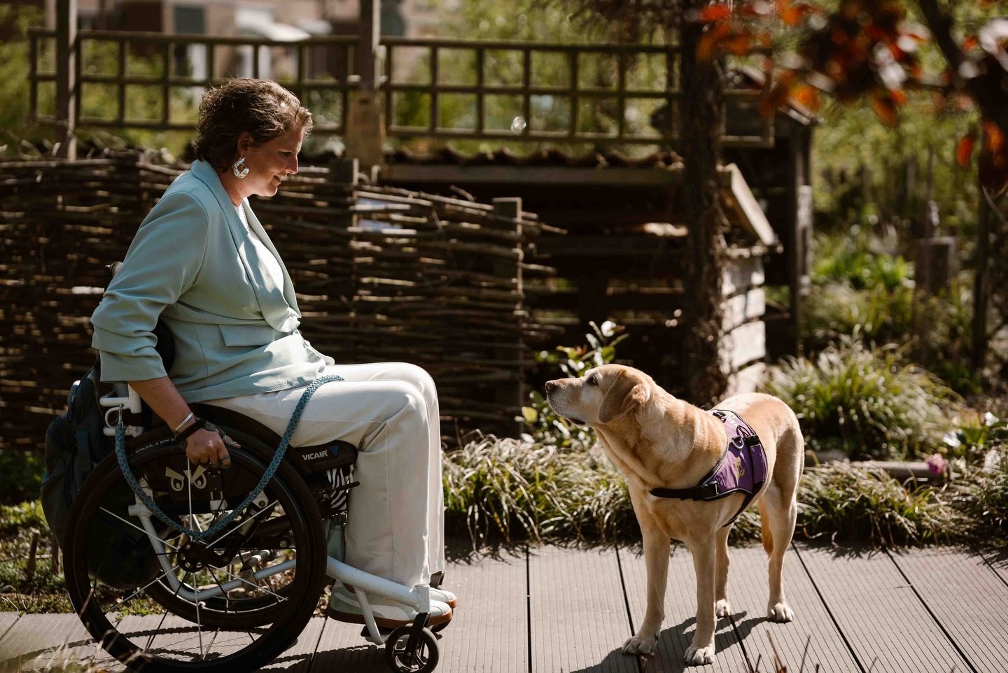 &ldquo;E&eacute;n van mijn favoriete shoots van het afgelopen jaar voor @kngfgeleidehonden ❤️

Alles wat ik belangrijk vind kwam hier samen: werken met mensen &eacute;n dieren, buiten fotograferen en bijdragen aan een stichting die &eacute;cht versch