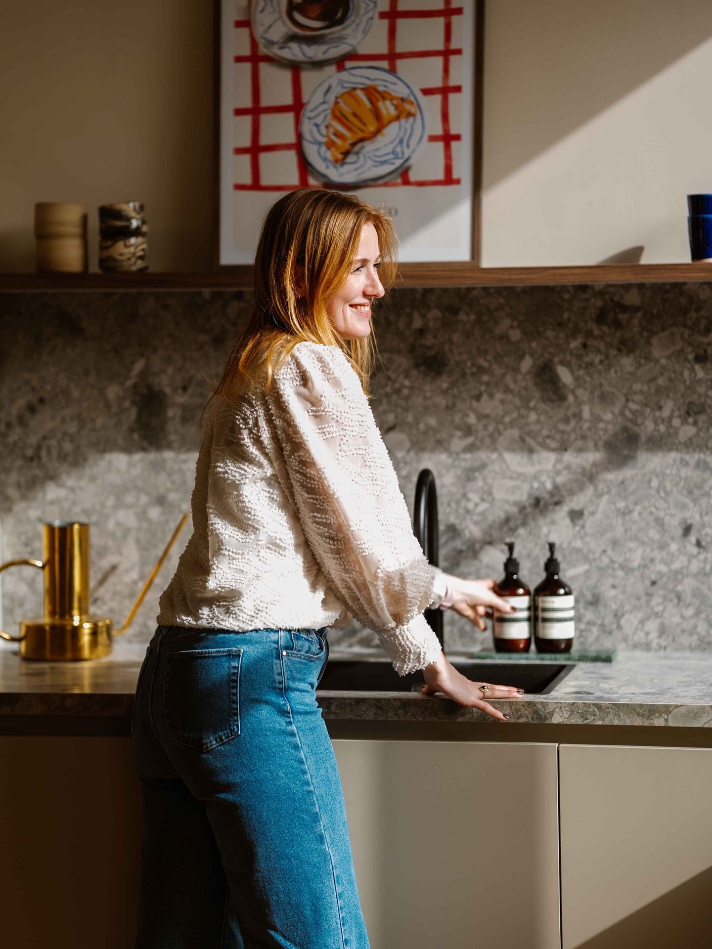 Tadaaa, zoals beloofd een selectie van de beelden uit de shoot met @plintontwerp 🙌🙌🙌

Een combinatie van interieur en Pauline. Details, sfeer en momenten die vanzelf ontstonden terwijl Pauline lekker bezig was met haar vak💃🏼 

Ik dacht vroeger d