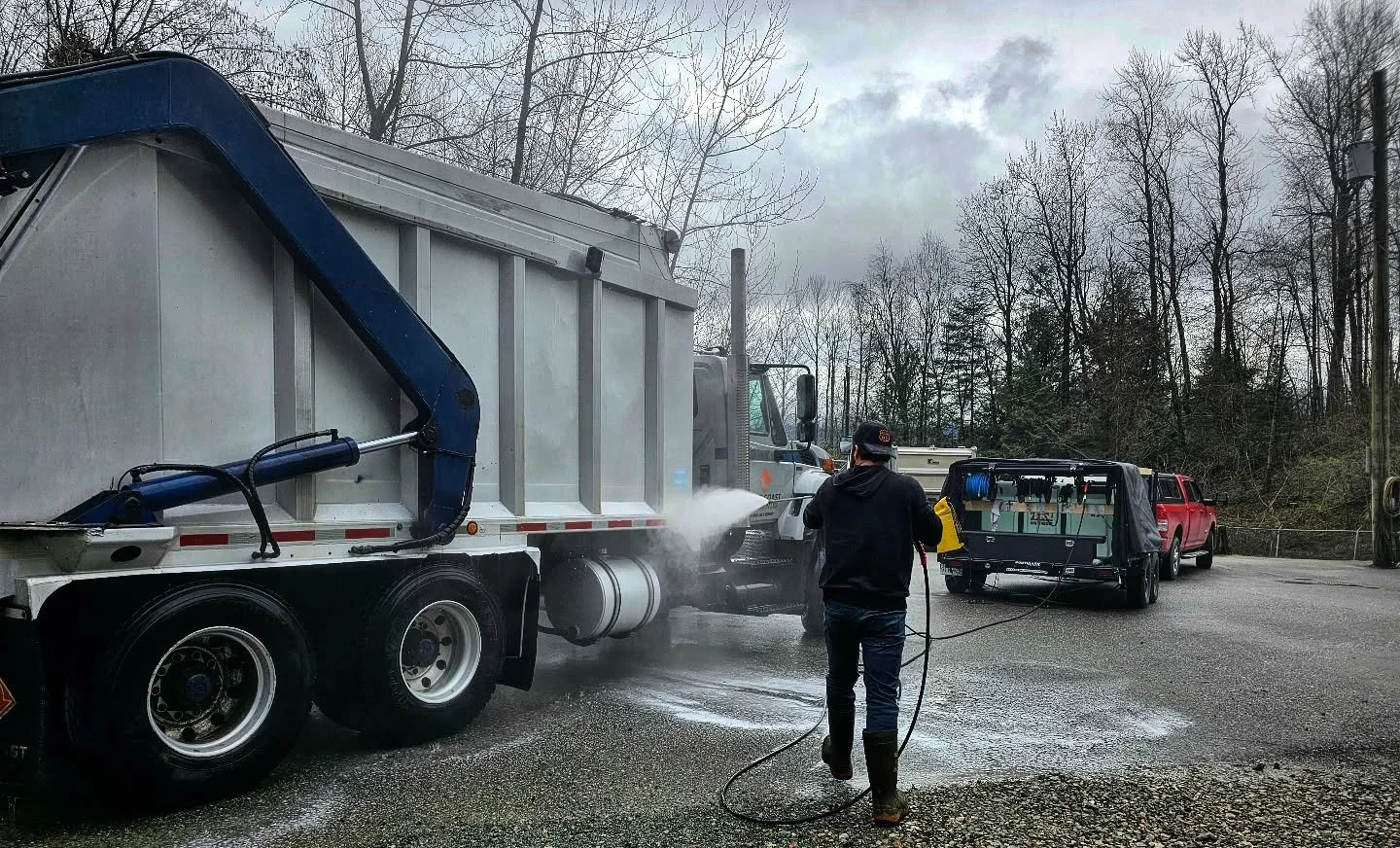 #pressurewashingservice 
#fleettrucks 
#comercial 
Thank you for the 2 step chemicals and plumbing @sierra.industrial