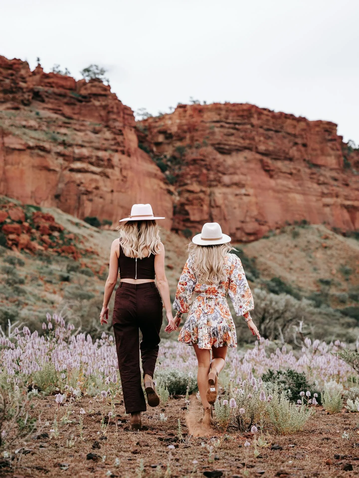 Flashing back to the time we got to explore @carnarvonvisitorcentre with @itsashleighjade &amp; @eloisesmith_ creating magic 💕 the absolute best. 

Ps. This beautiful place is the reason Kennedy got her name 🥹

#travelphotography #westernaus #disco