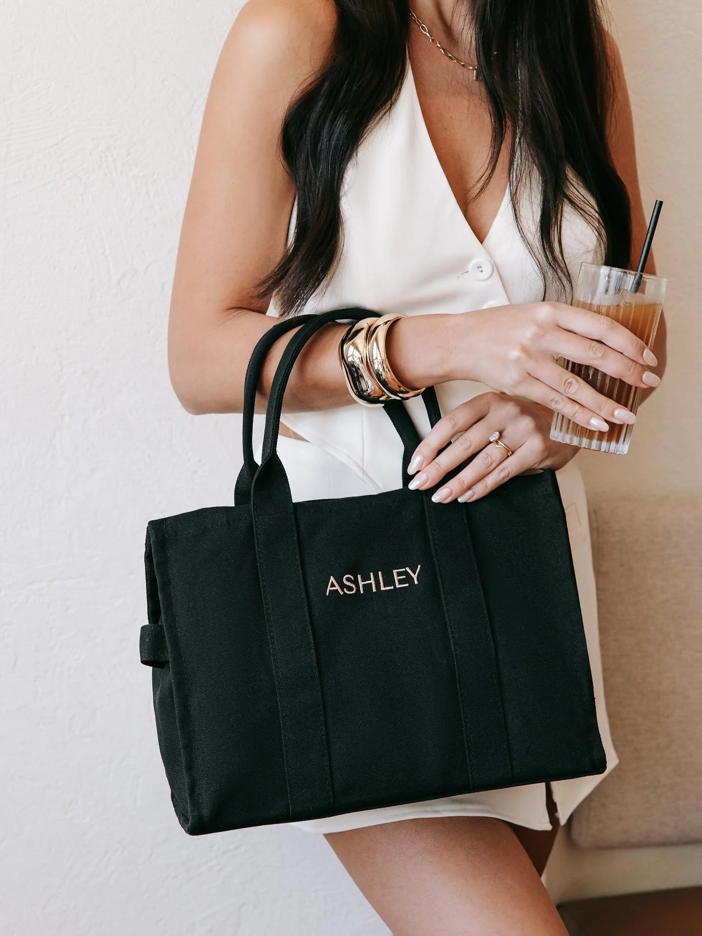 Windy days. Changing outfits on the street. Not much this dream team can&rsquo;t handle when it comes to creating magic for @thelabelhousecollection ✨

Model: @laurenalex___ 
Content Creator: @eloisesmith_ 

#perthfashion #perthphotographer #perthpho